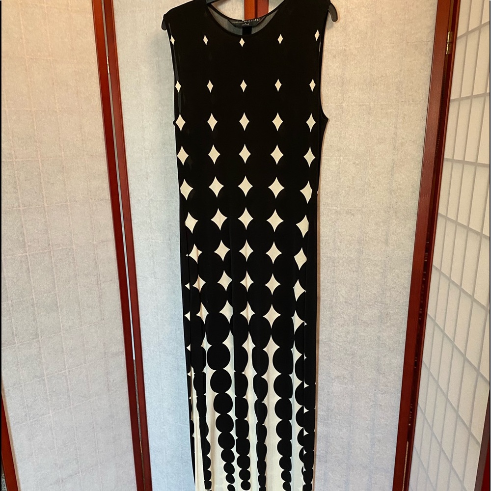 Slinky graduated polkadot sleeveless maxi. Has high slip up left leg.